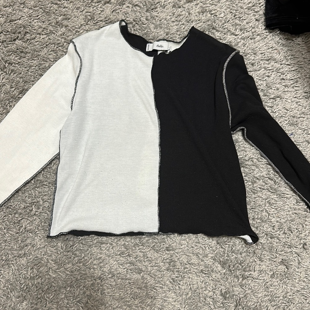 Color Block Top - Picture 2 of 3